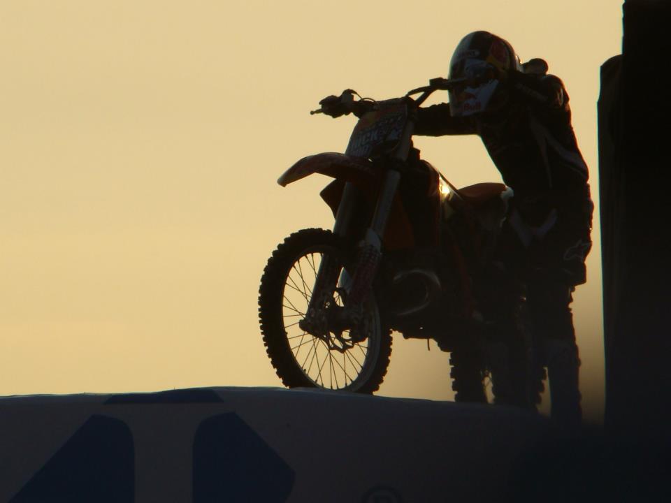 318623_317878751559330_356663822_n